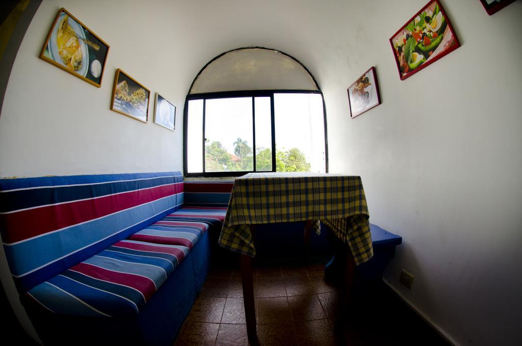 Hostal Los Aventureros Санта-Крус-де-ла-Сьерра Экстерьер фото