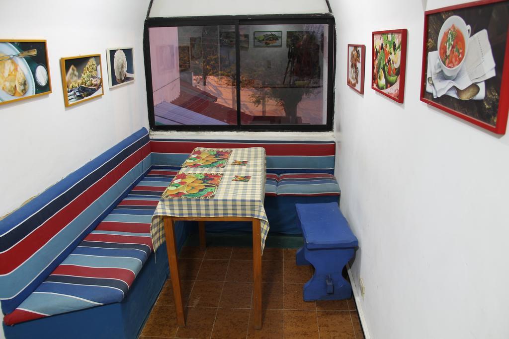 Hostal Los Aventureros Санта-Крус-де-ла-Сьерра Экстерьер фото