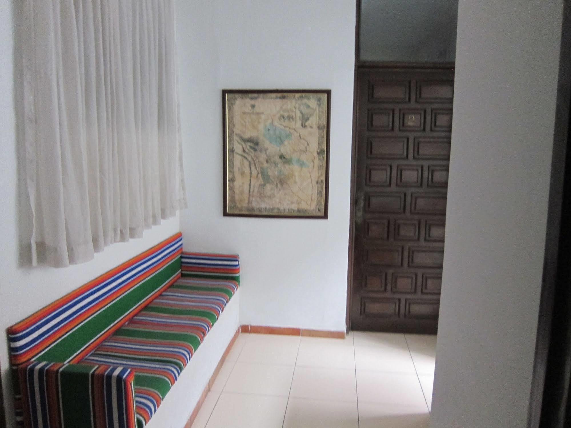 Hostal Los Aventureros Санта-Крус-де-ла-Сьерра Экстерьер фото